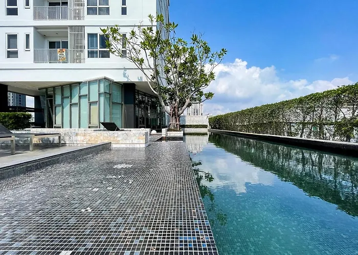 Near Bts L Large 52 Sqm L Pool And Steam バンコク都