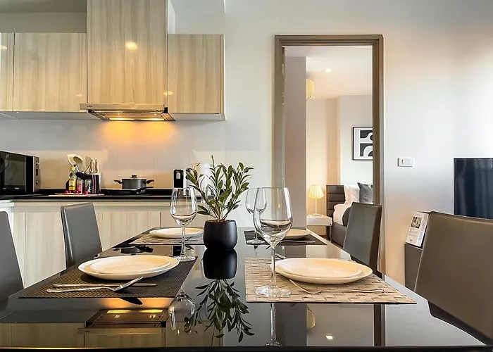 Near Bts L Large 52 Sqm L Pool And Steam バンコク都