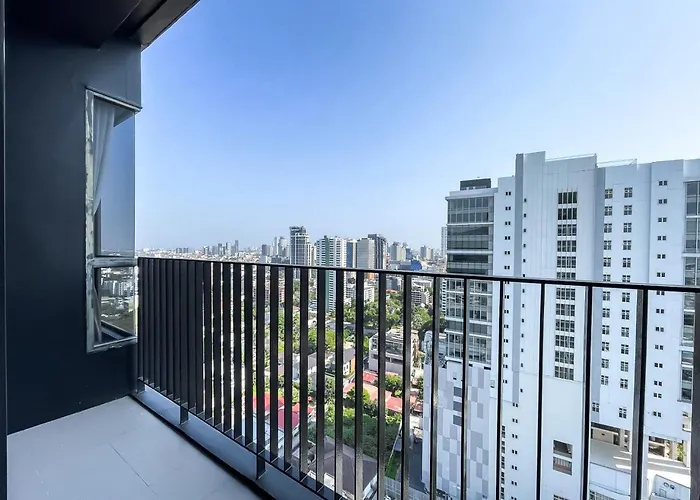 Near Bts L Large 52 Sqm L Pool And Steam バンコク都