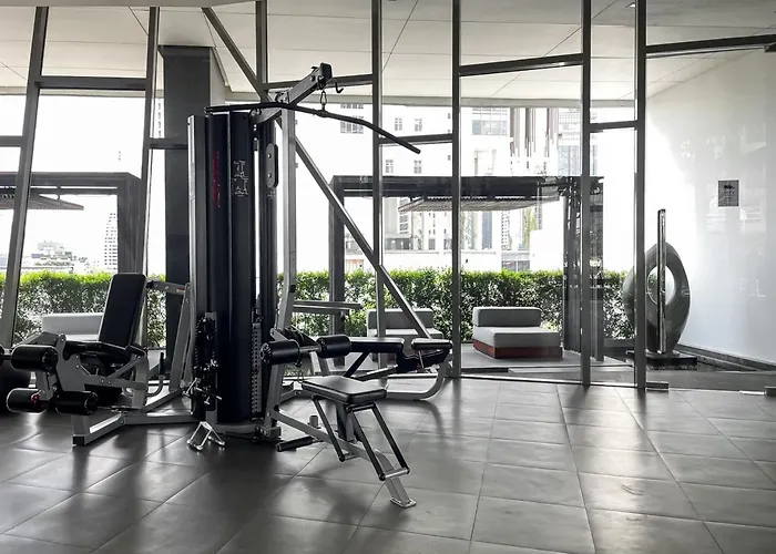 Near Bts L Large 52 Sqm L Pool And Steam バンコク都