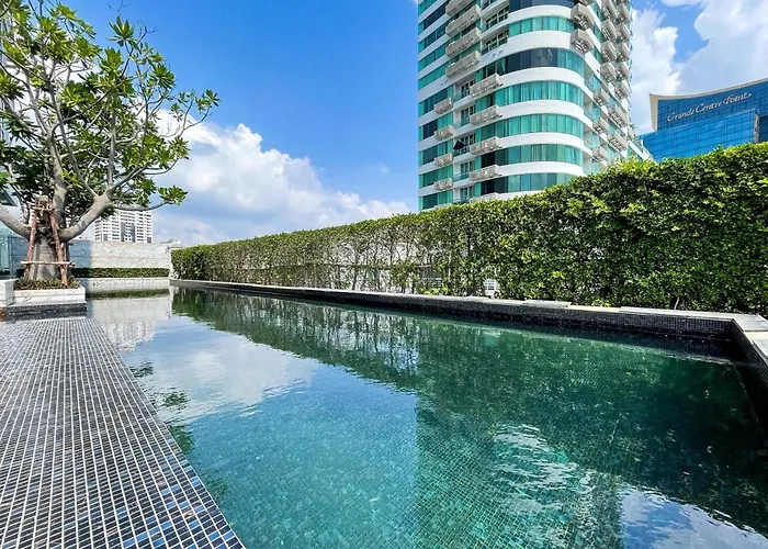 Near Bts L Large 52 Sqm L Pool And Steam バンコク都